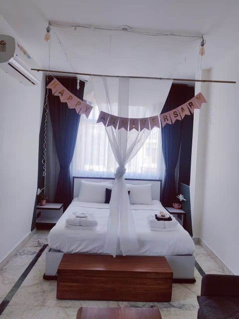 Oasis Retreat Gurugram – Private Jacuzzi Homestay image 1